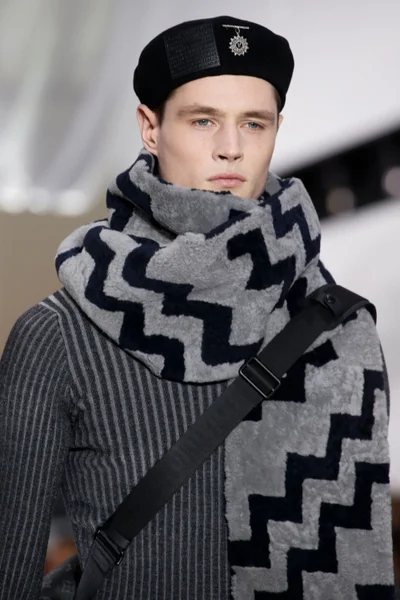 Look 77